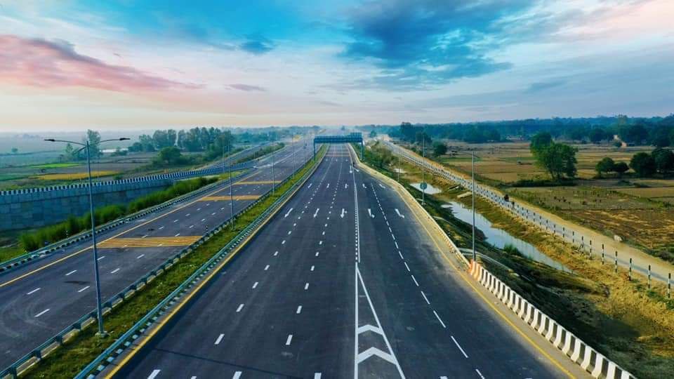 Expressway for Bihar: नितिन गडकरी ने दी बिहार को पूर्वांचल एक्सप्रेस-वे के सफर की सौगात￼