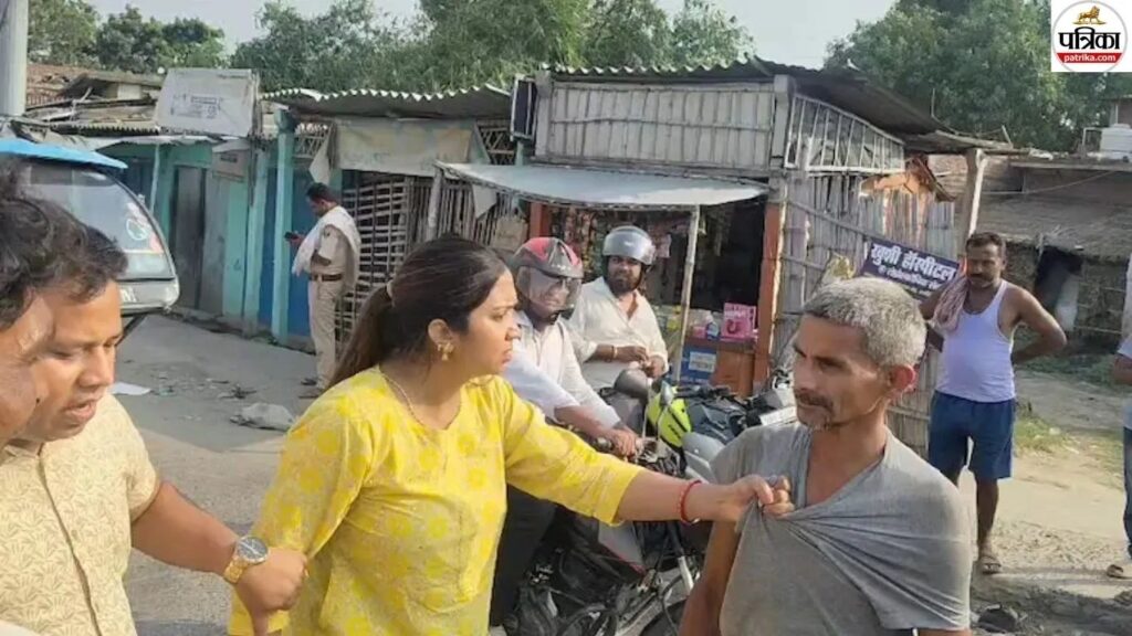 Video: बेगूसराय में बीच सड़क पर महिला की दबंगई, मामूली टक्कर के बाद ड्राइवर को बेरहमी से पीटा