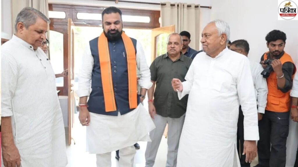 नीतीश कुमार के नए आवास 7 सर्कुलर रोड पर एनडीए नेताओं की हलचल, मंत्रिमंडल विस्तार पर मंथन