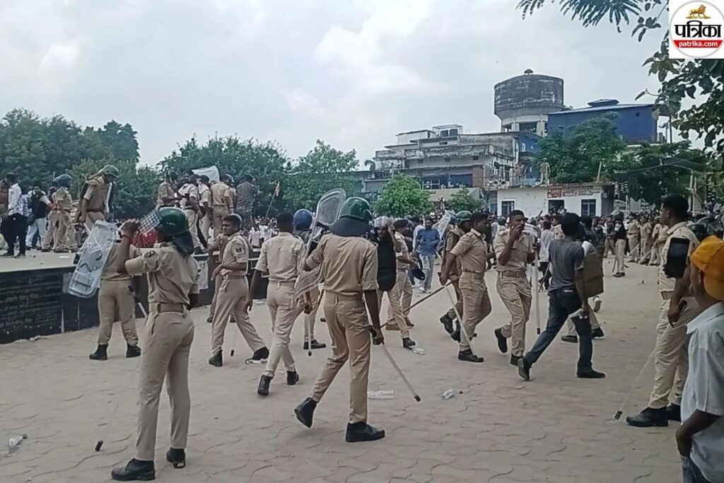 NEET आंदोलन ने बिहार में मचाया बवाल! 8 जिलों में हिंसा, पुलिस पर पथराव; लाठीचार्ज-फायरिंग, कई अधिकारी घायल