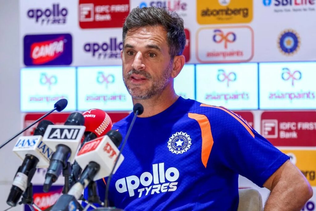असिस्टेंट कोच रेयान टेन डोएस्केट छोड़ सकते हैं टीम इंडिया का साथ, इंग्लैंड के खिलाफ तीसरा वनडे हो सकता है आखिरी मैच