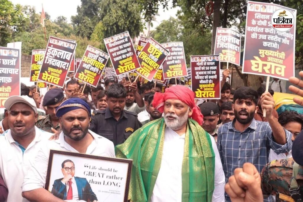 ‘अमित शाह इस्तीफा दें, नहीं तो सड़क से संसद तक होगा महाभारत’; छात्रों की मांगों पर पटना में पप्पू यादव का प्रदर्शन